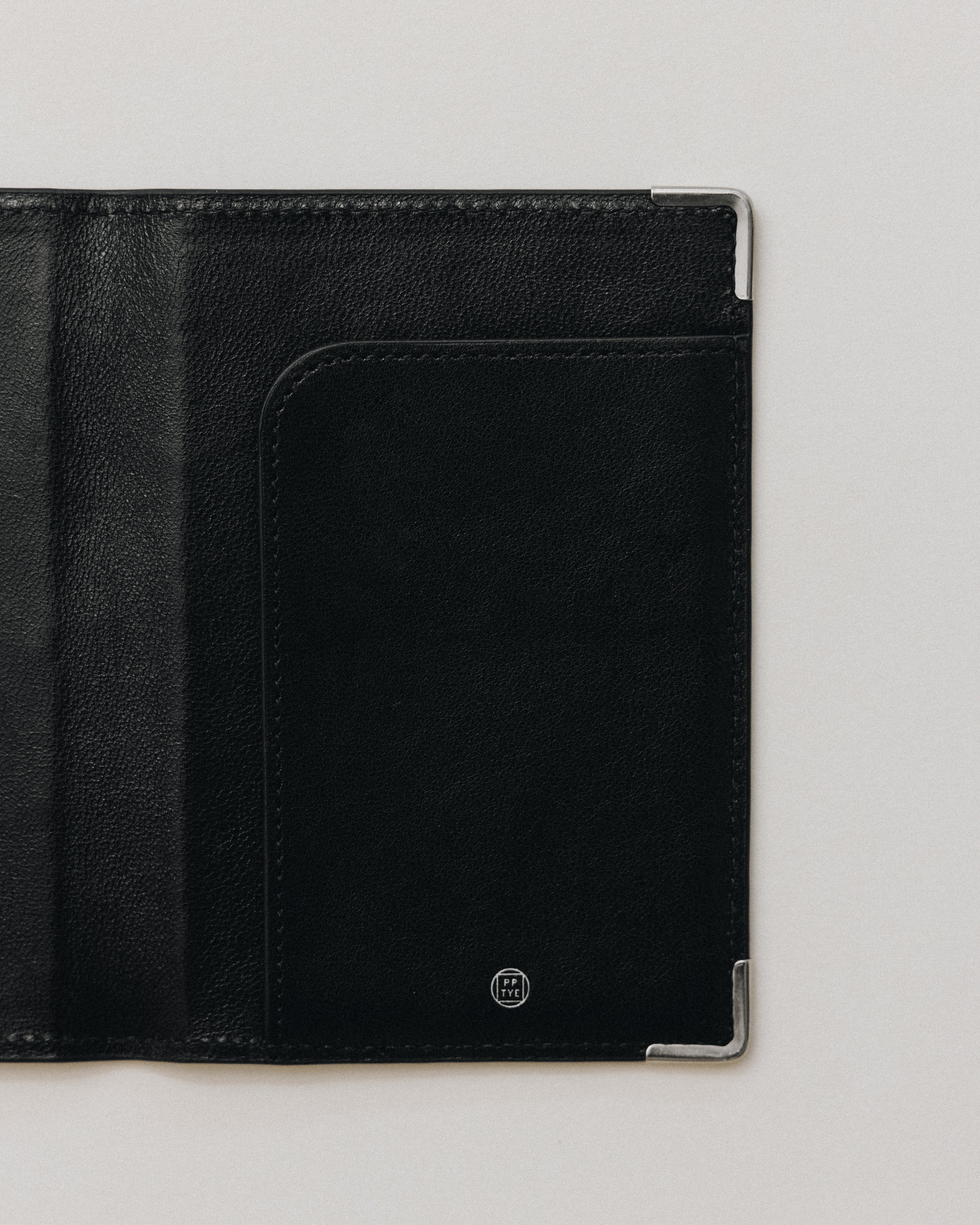 VOYAGE COUVERTURE BLACK – TOUT Y EST JP