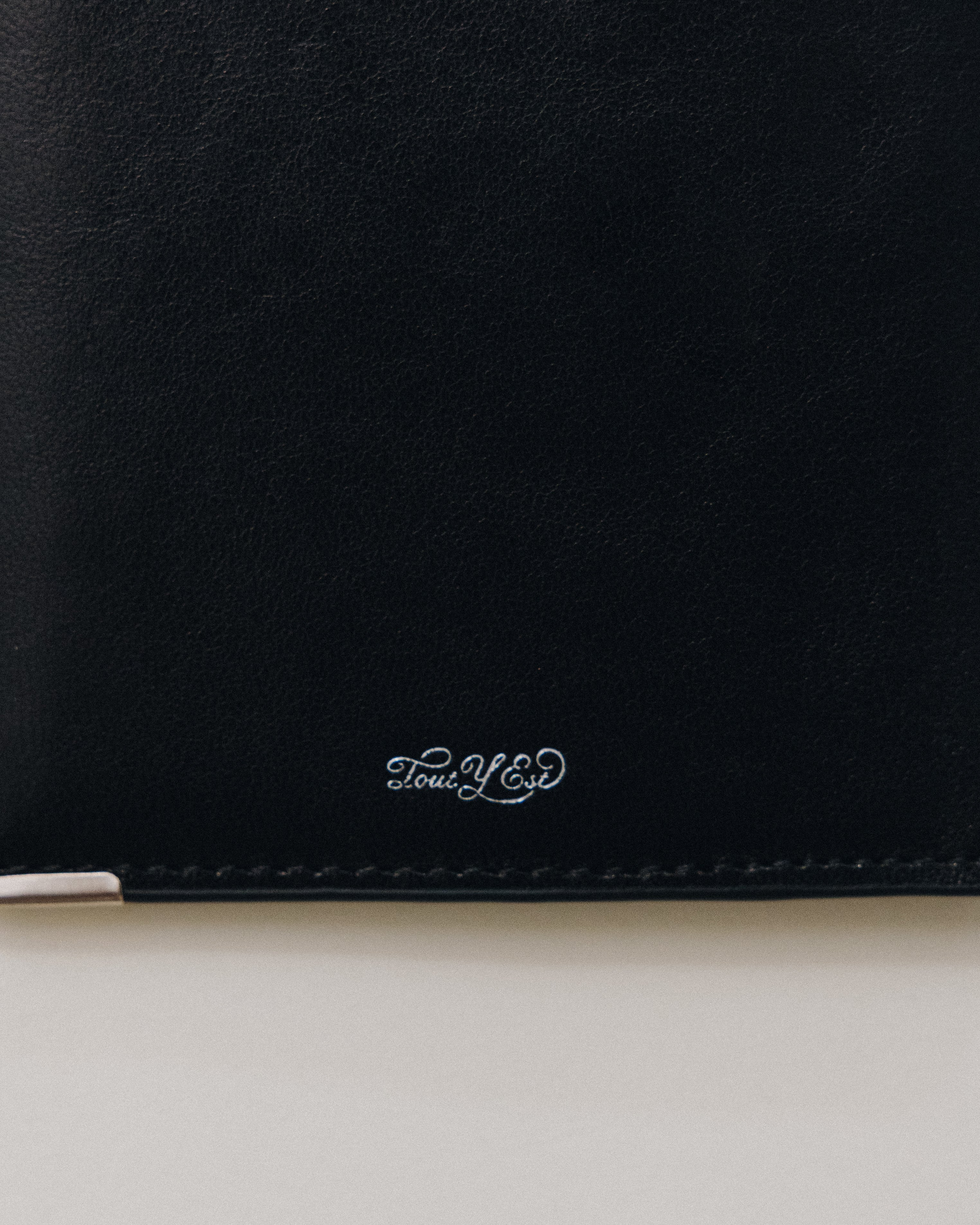 VOYAGE COUVERTURE BLACK – TOUT Y EST JP
