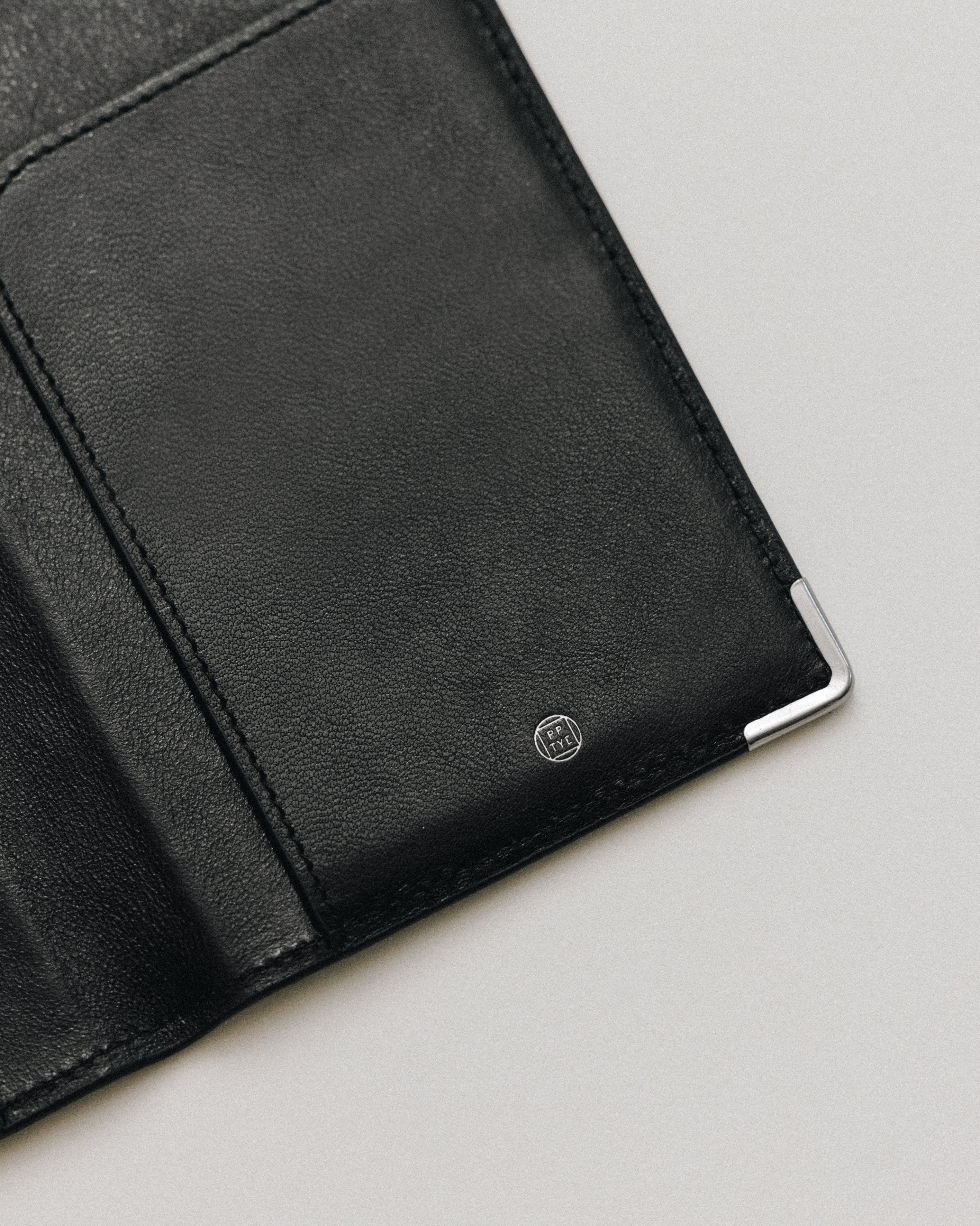 VOYAGE COUVERTURE BLACK – TOUT Y EST JP