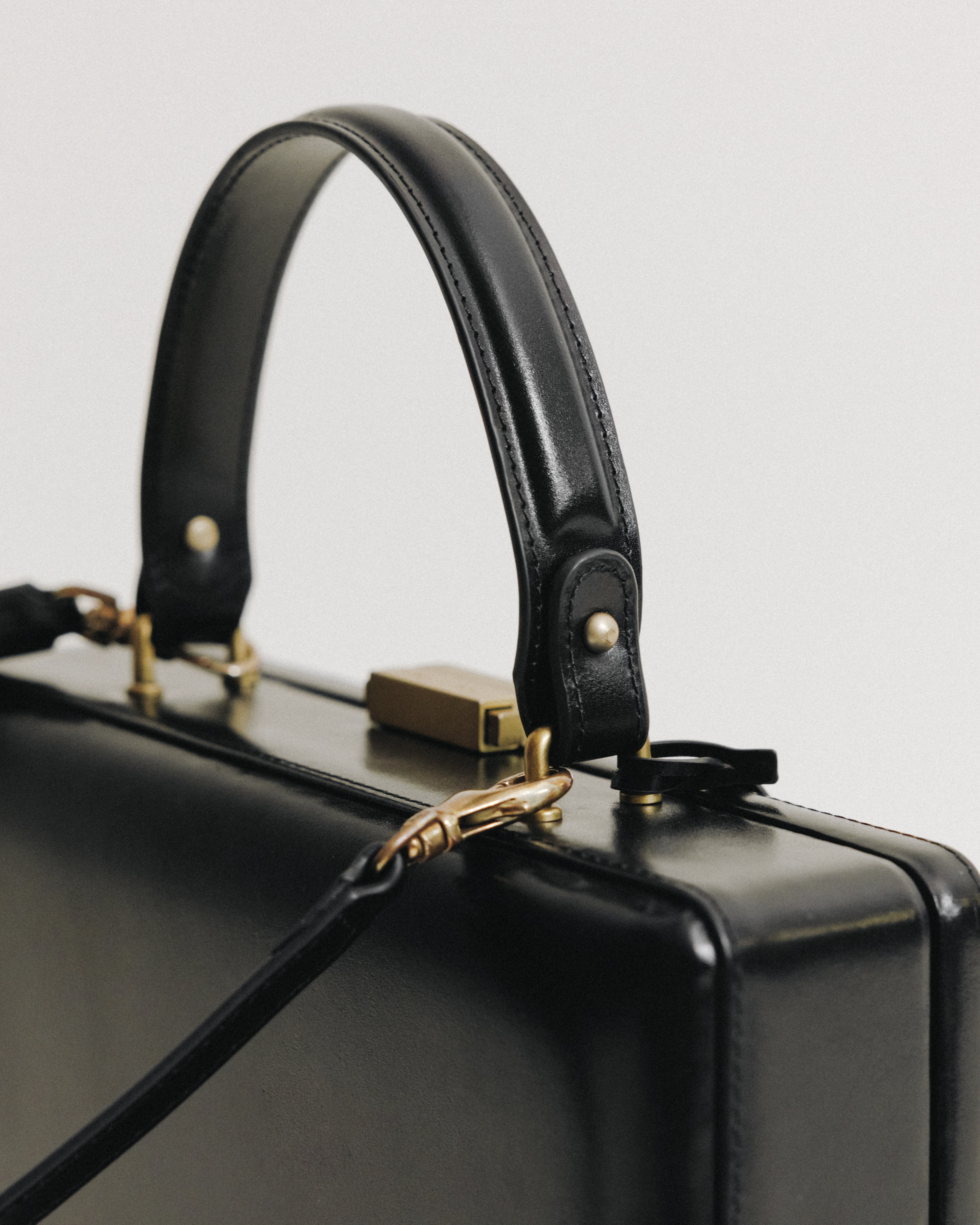 【TOUT Y EST】パラレルバッグ ブラック 新品未使用品 TOUT Y EST Sac Prallele トゥティエ パラレルバッグ