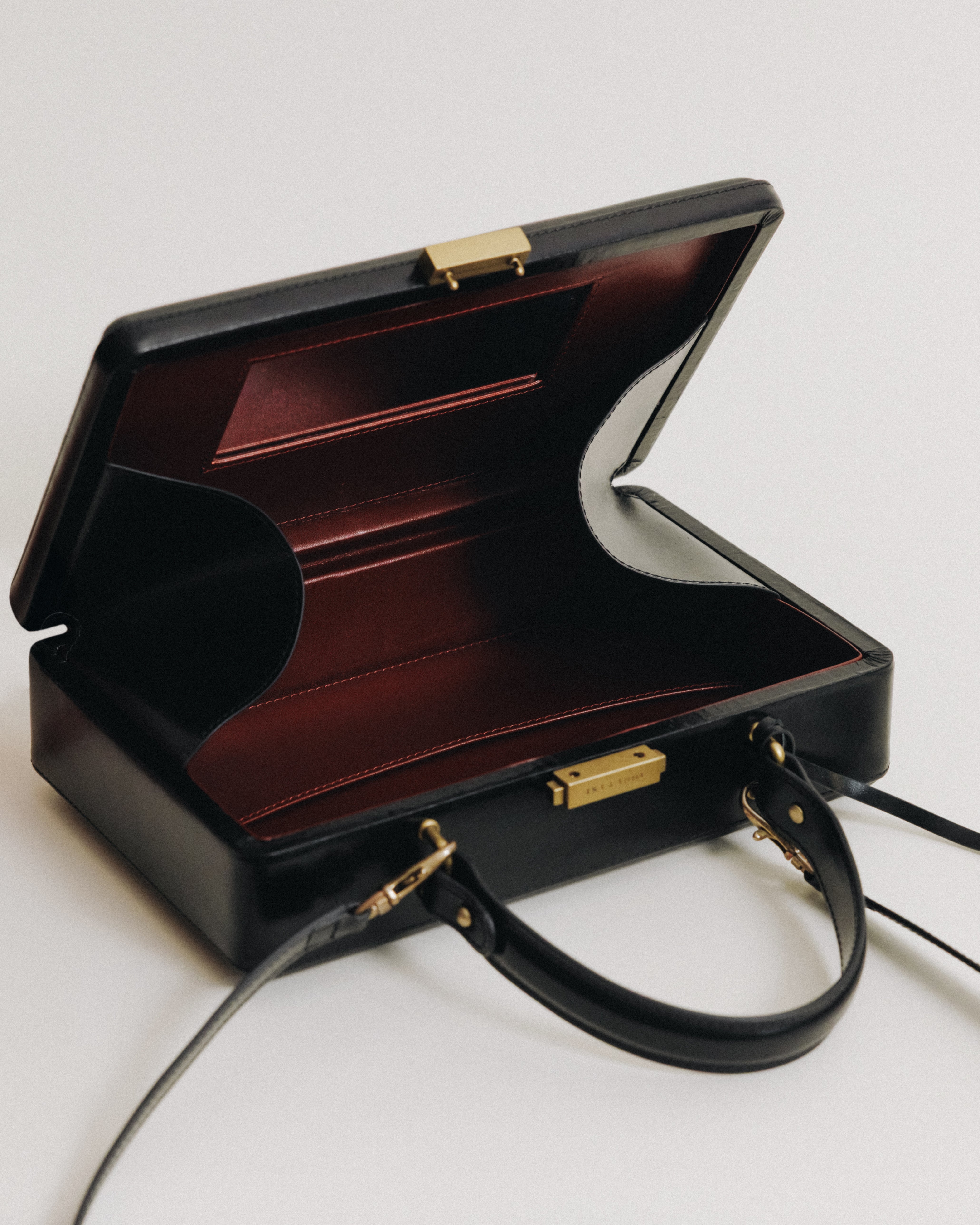 日本数量限定] SAC CAISSE BLACK – TOUT Y EST JP