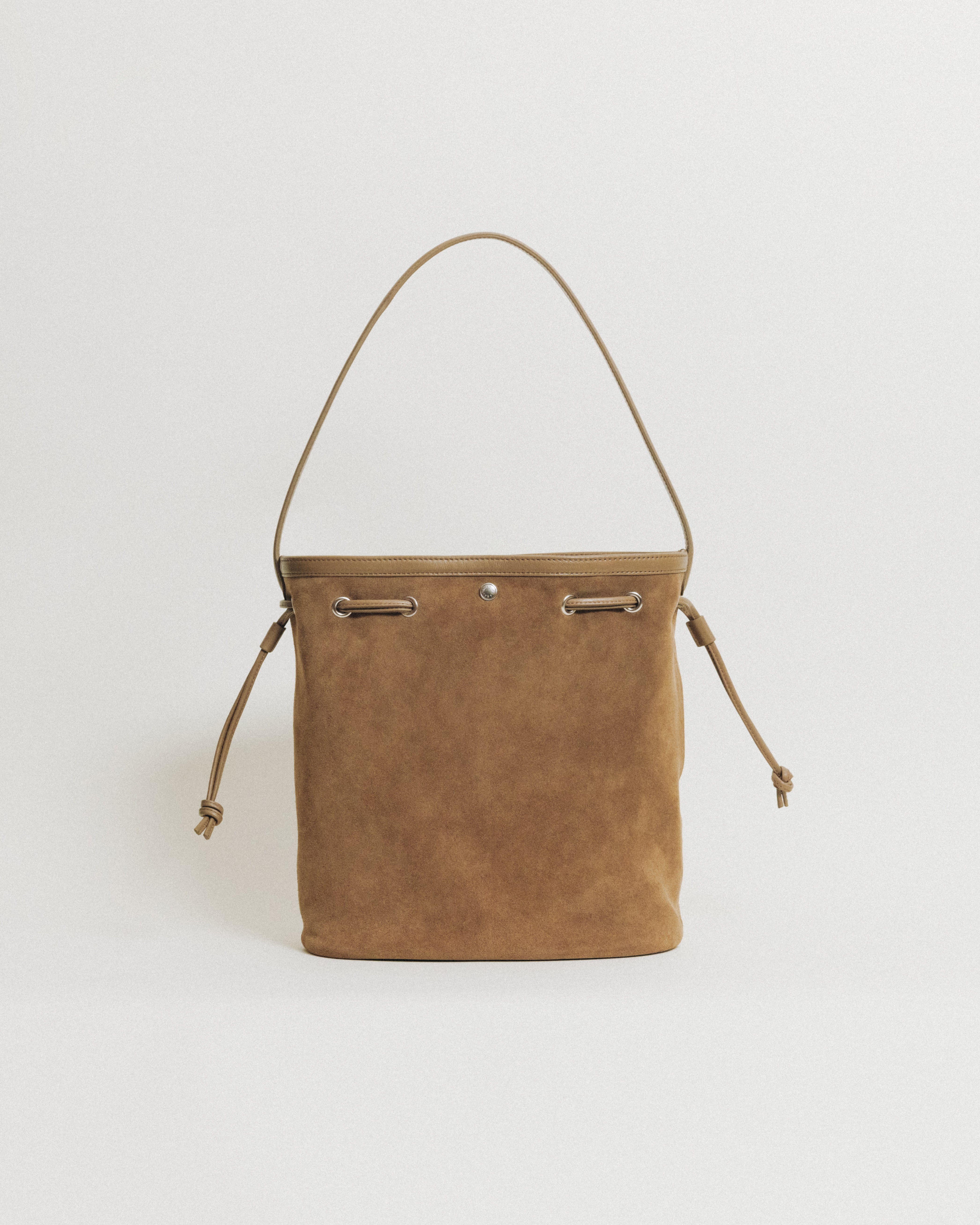 SAC COQUILLE BUCKET SUEDE BEIGE – TOUT Y EST JP