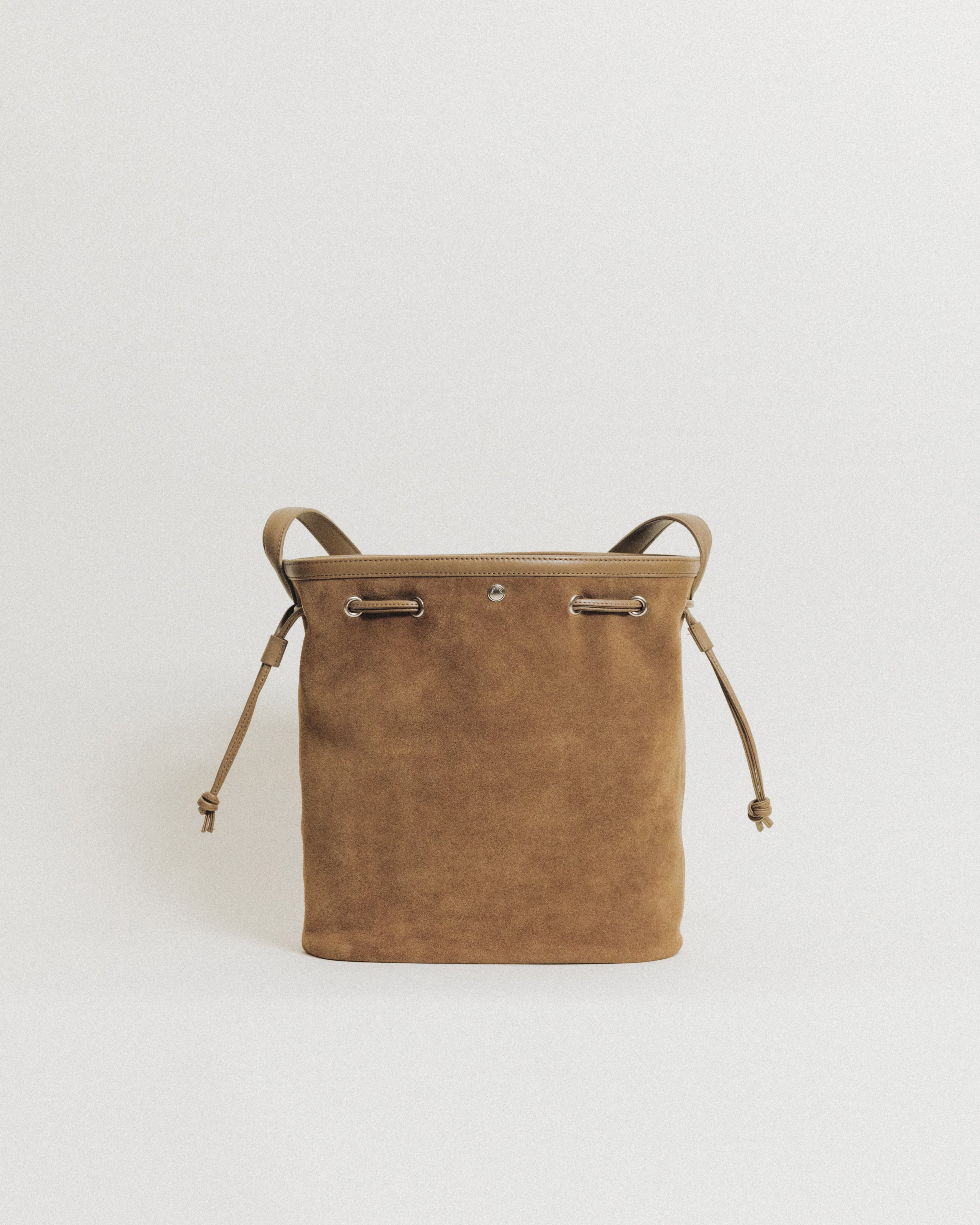 SAC COQUILLE BUCKET SUEDE BEIGE – TOUT Y EST JP