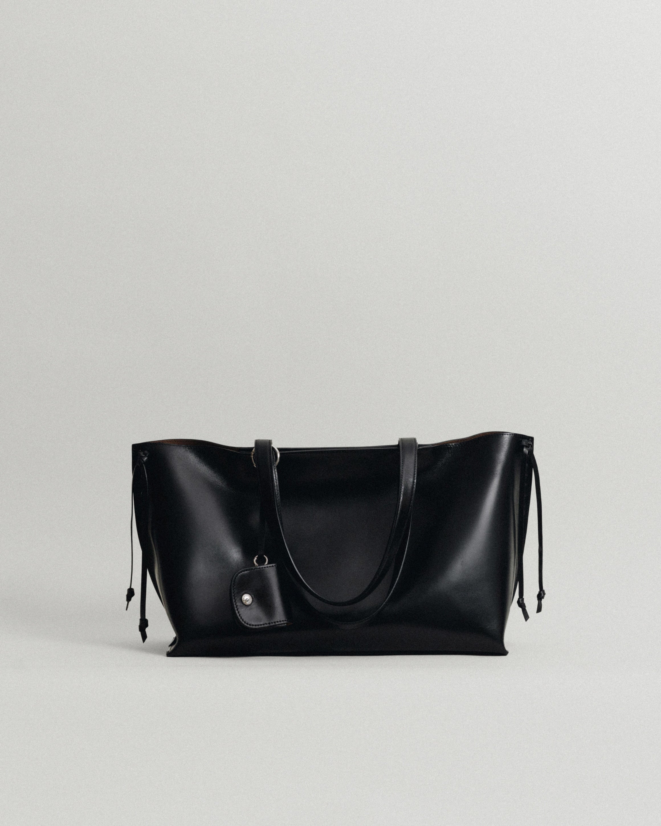 TOUT Y EST トレセバッグ ブラックL SAC TRESSÉ BLACK – TOUT Y EST JP