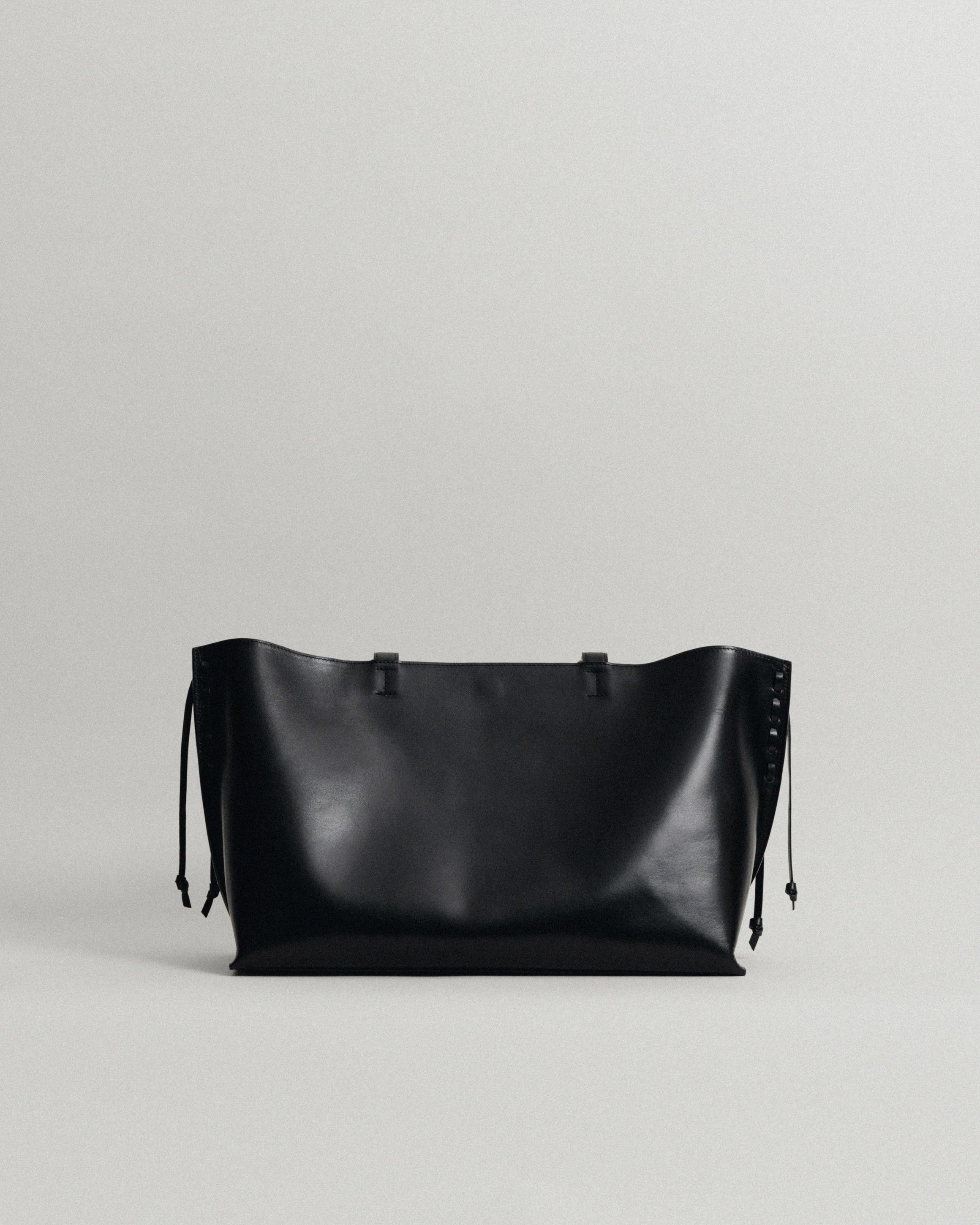 TOUT Y EST トレセバッグ ブラックL SAC TRESSÉ BLACK – TOUT Y EST JP