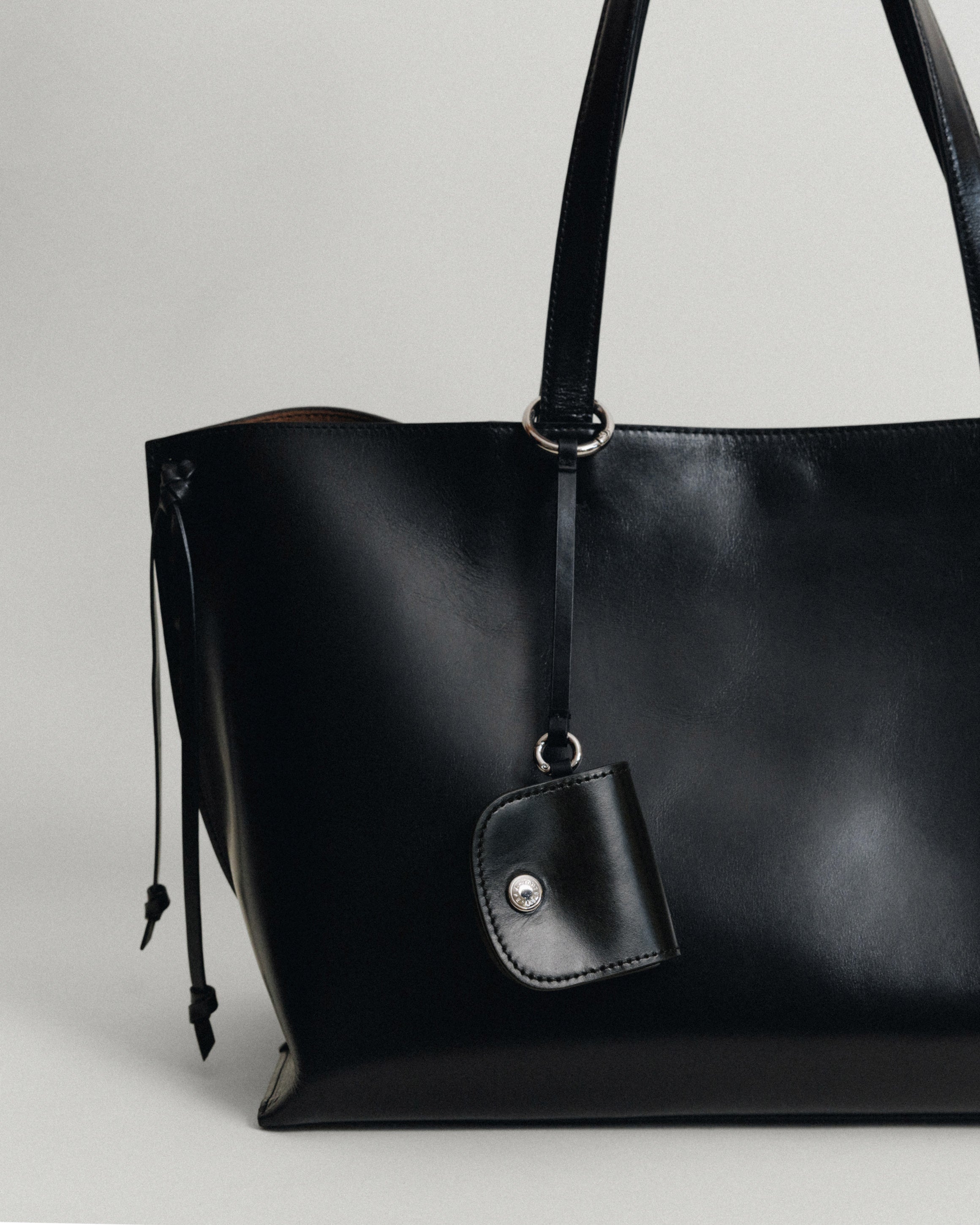 TOUT Y EST トレセバッグ ブラックL SAC TRESSÉ BLACK – TOUT Y EST JP