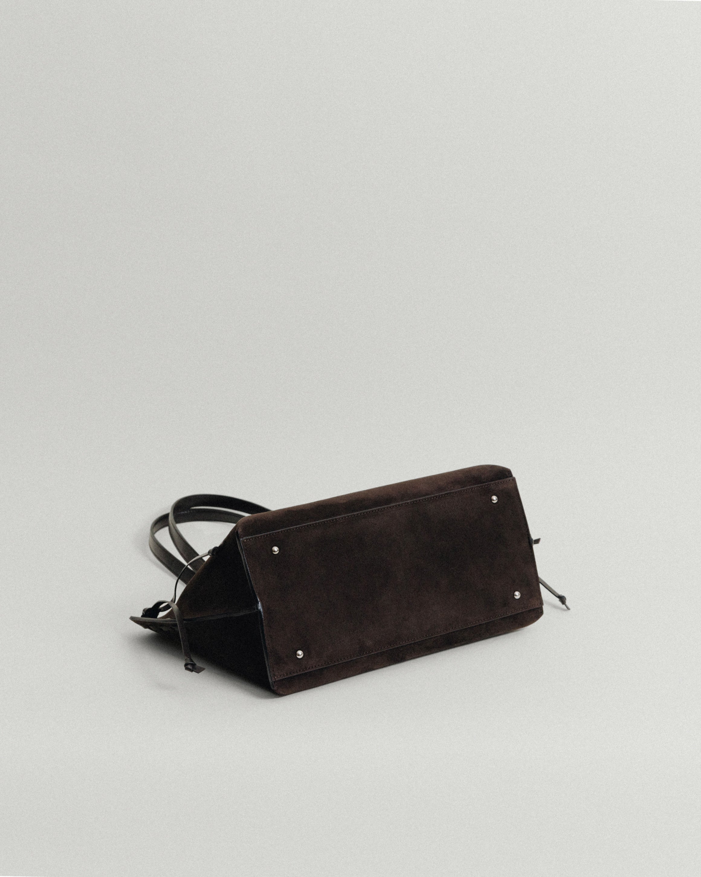 SAC TRESSÉ SMALL SUEDE BROWN – TOUT Y EST JP