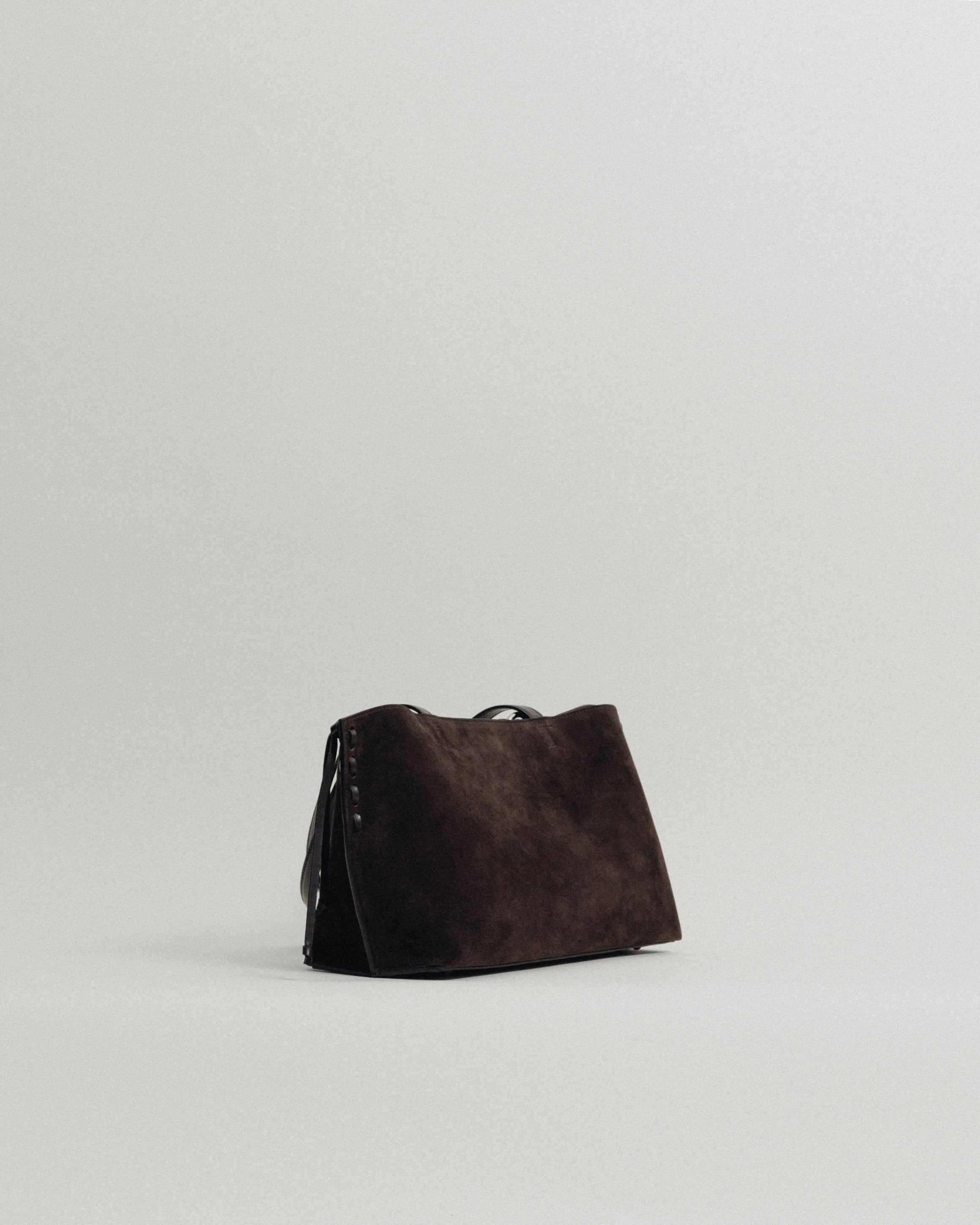 SAC TRESSÉ SMALL SUEDE BROWN – TOUT Y EST JP